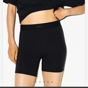 Skims Boyfriend Boxer Short (Black Onyx) - Size Medium